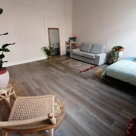 Big Sunny In Old 3 Bedroom In Central Apartament *